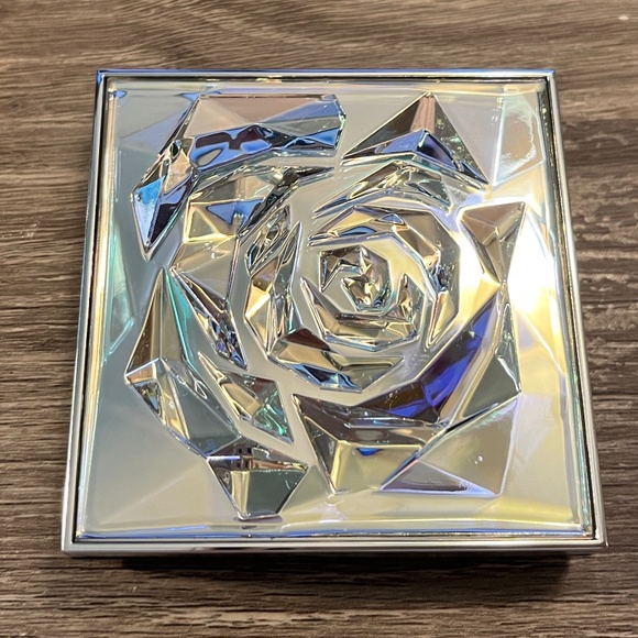 LANCOME La Rose Highlighter in Crystal Holographic *LE* - Picture 4 of 6